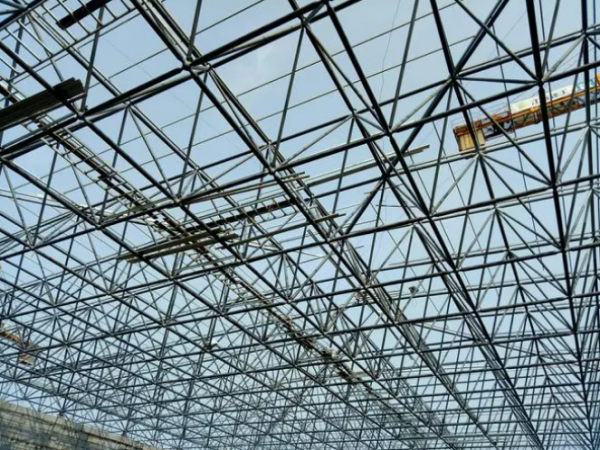 新疆网架工程对于建筑结构的重要性？